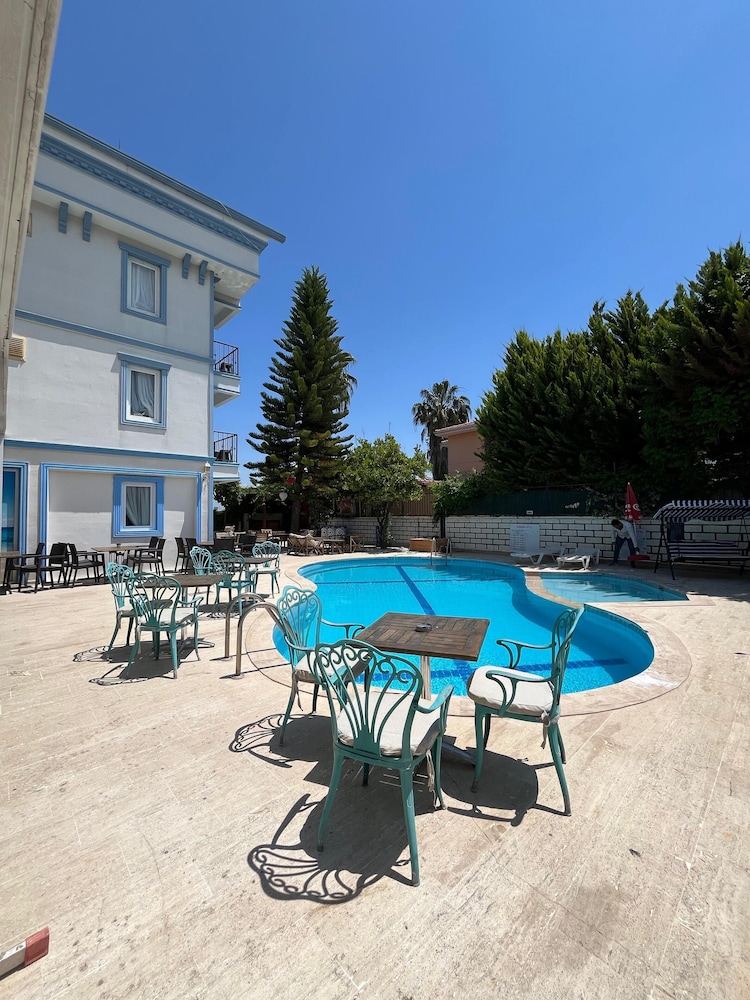 Gozde Hotel 45/49