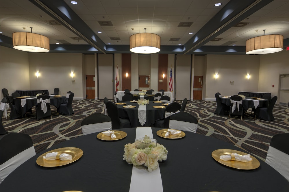 Holiday Inn St Petersburg N Clearwater 48/68