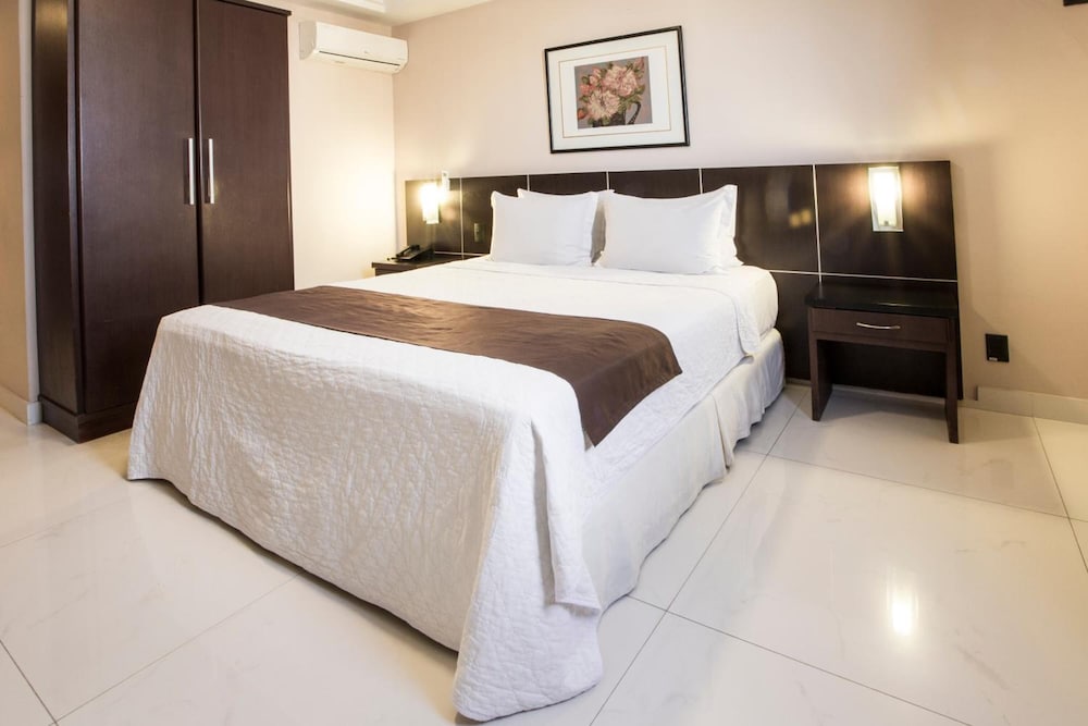 Crystal Plaza Hotel 15/47