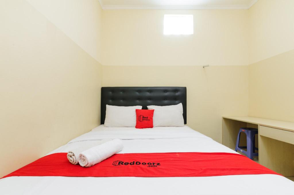 Reddoorz Plus Near Mall Ciputra Jakarta 18/51