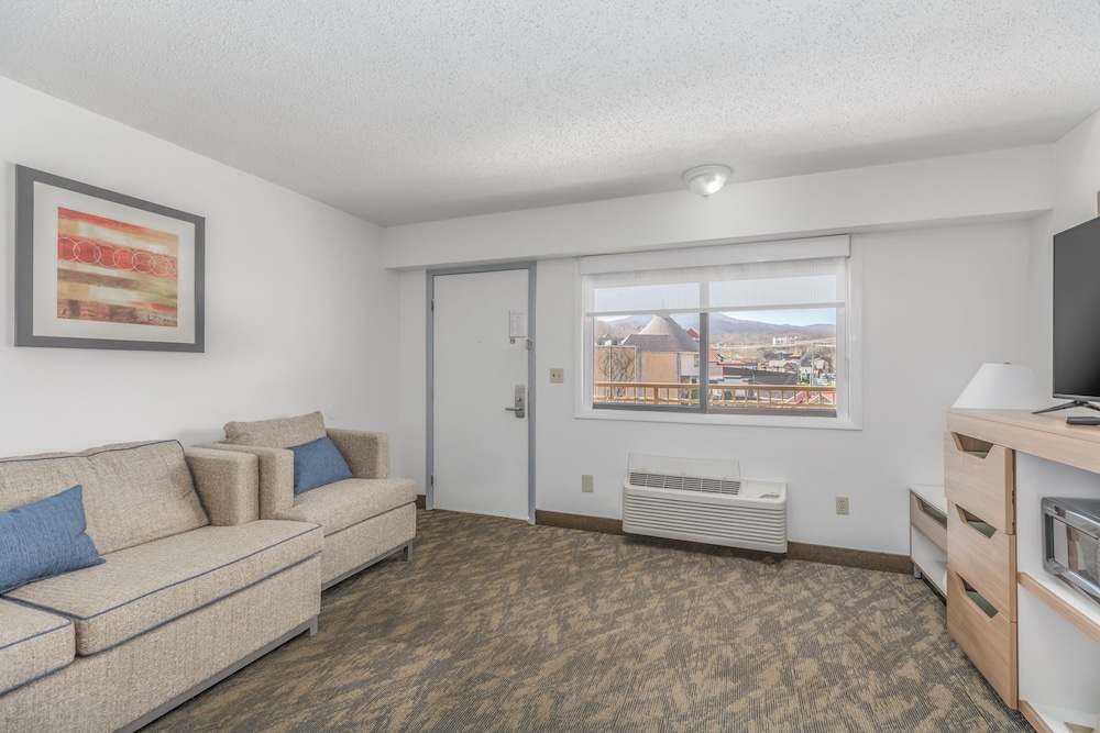 Crossroads Inn & Suites 44/68
