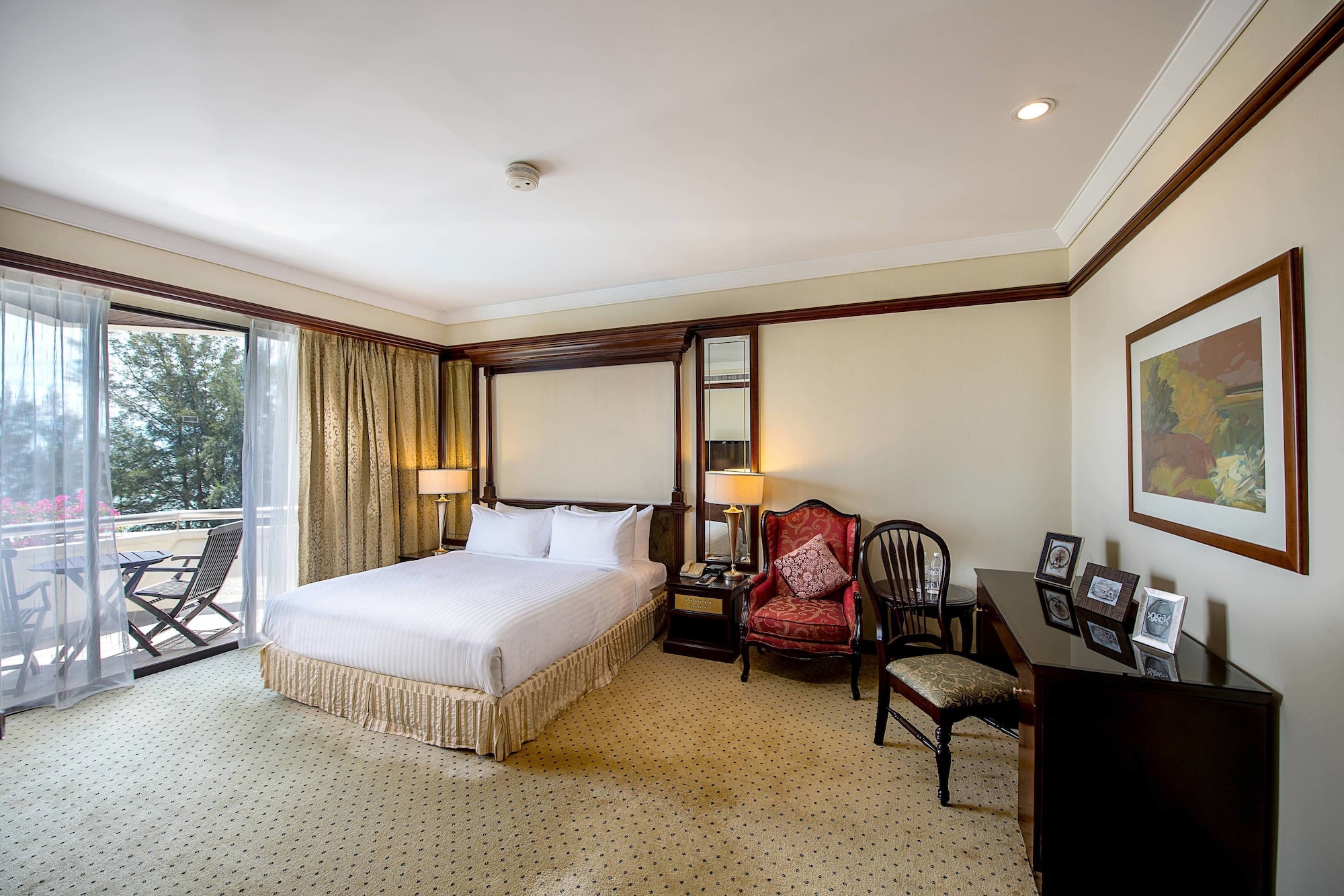 غرفة ديلوكس بسرير كينج بإطلالة على البحر بشرفة، Miri Marriott Resort And Spa 5/7