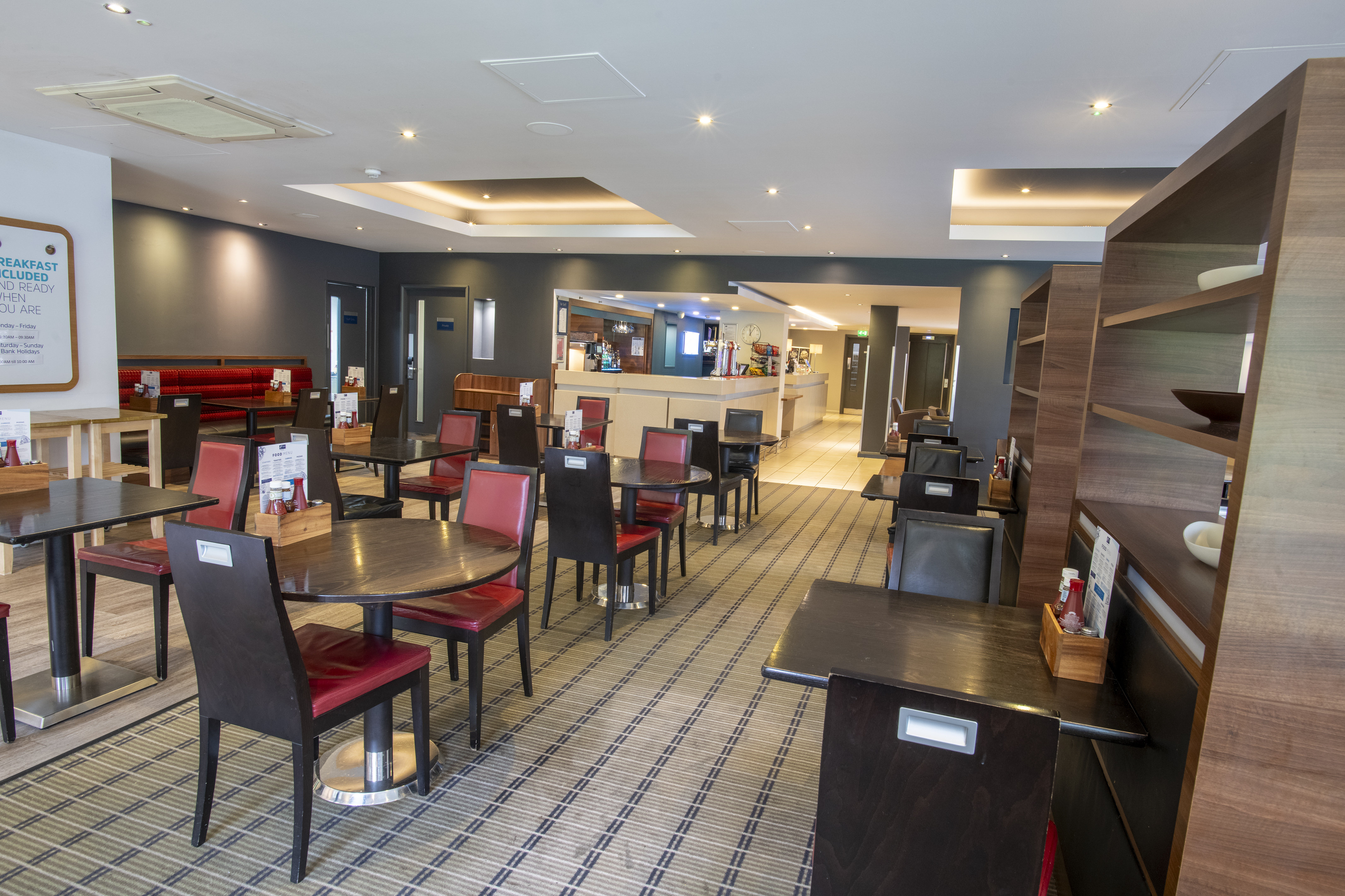 Holiday Inn Express Warwick Stratford Upon Avon 24/34