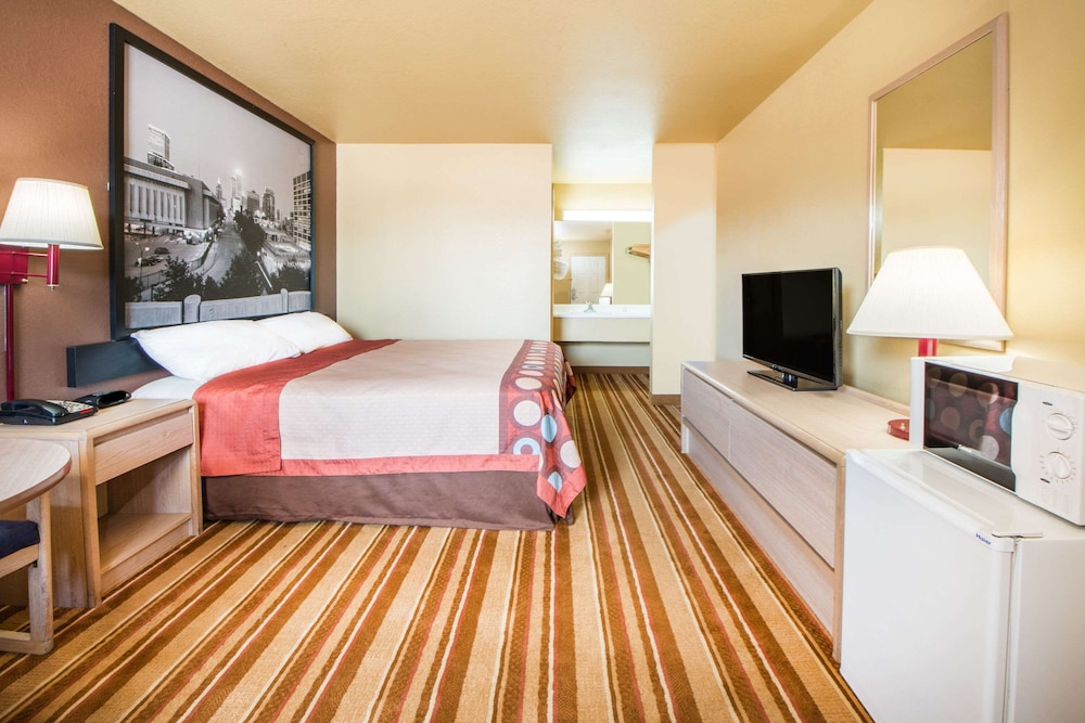 Super 8 by Wyndham Big Cabin/Vinita Area 12/39