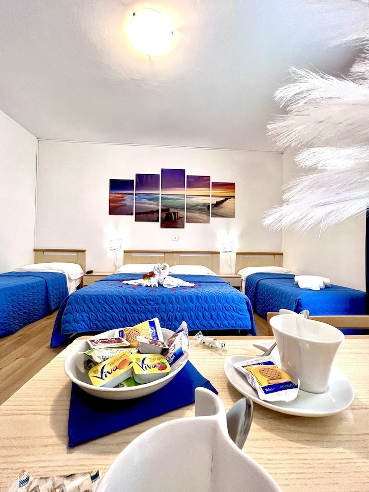 HOTEL TROVATORE 32/48