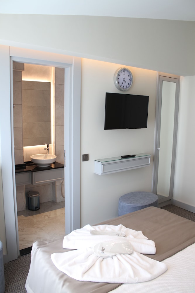 Triada Otel 29/76
