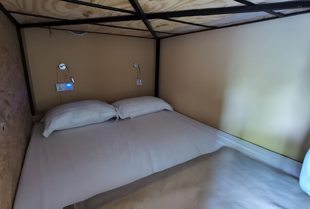 FEMALE DORM, FEMALE ONLY, BASIC