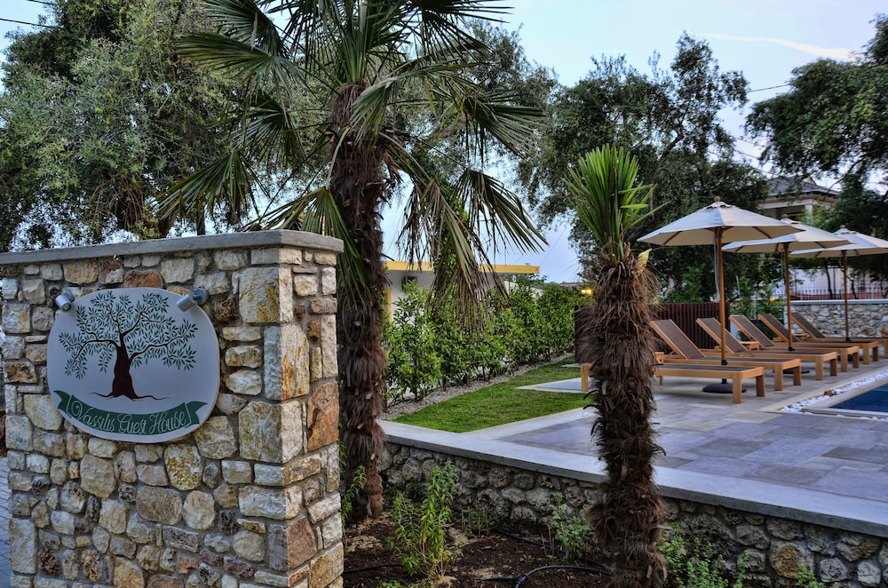 Vassilis Guest House 28/40