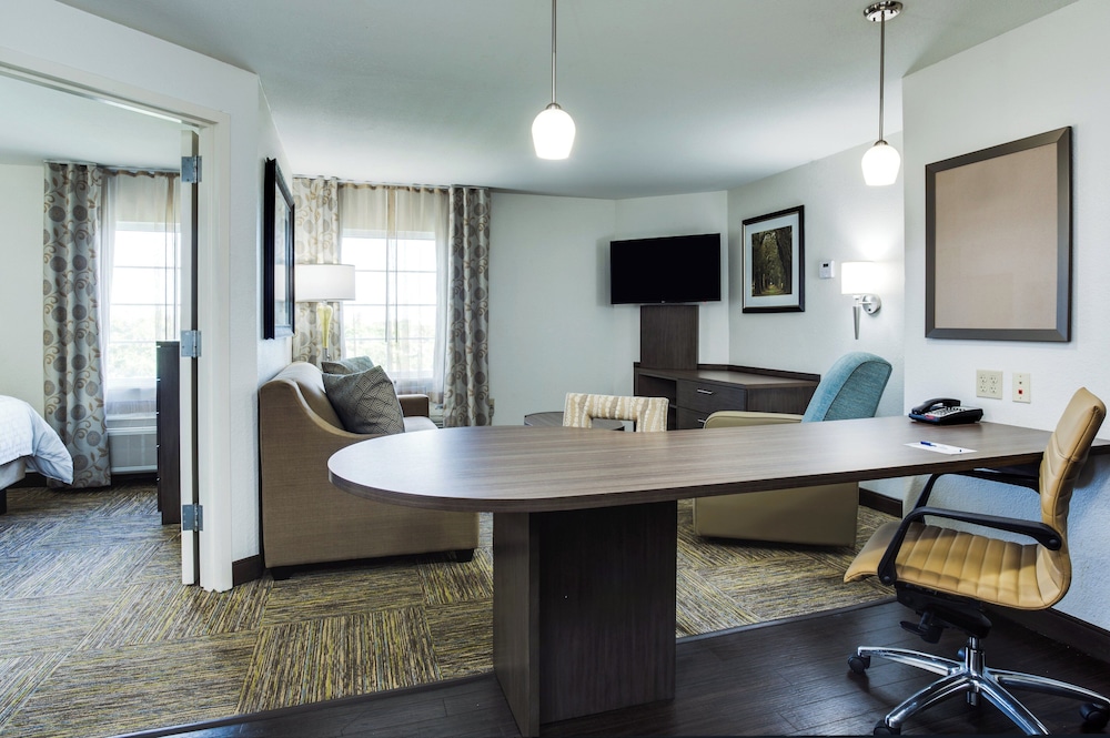 Candlewood Suites Ft. Lauderdale Airport Cruise 46/62