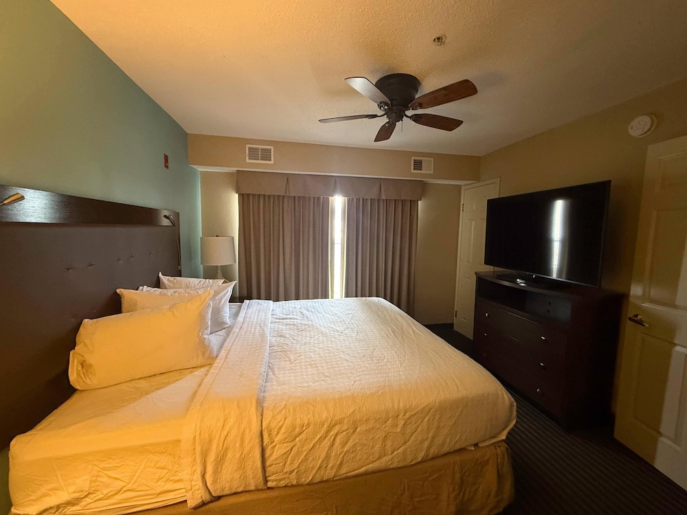 MainStay Suites Grand Rapids, MI 4/43
