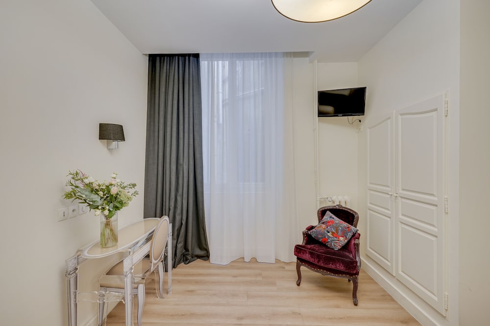 Acanthe Hotel 34/46