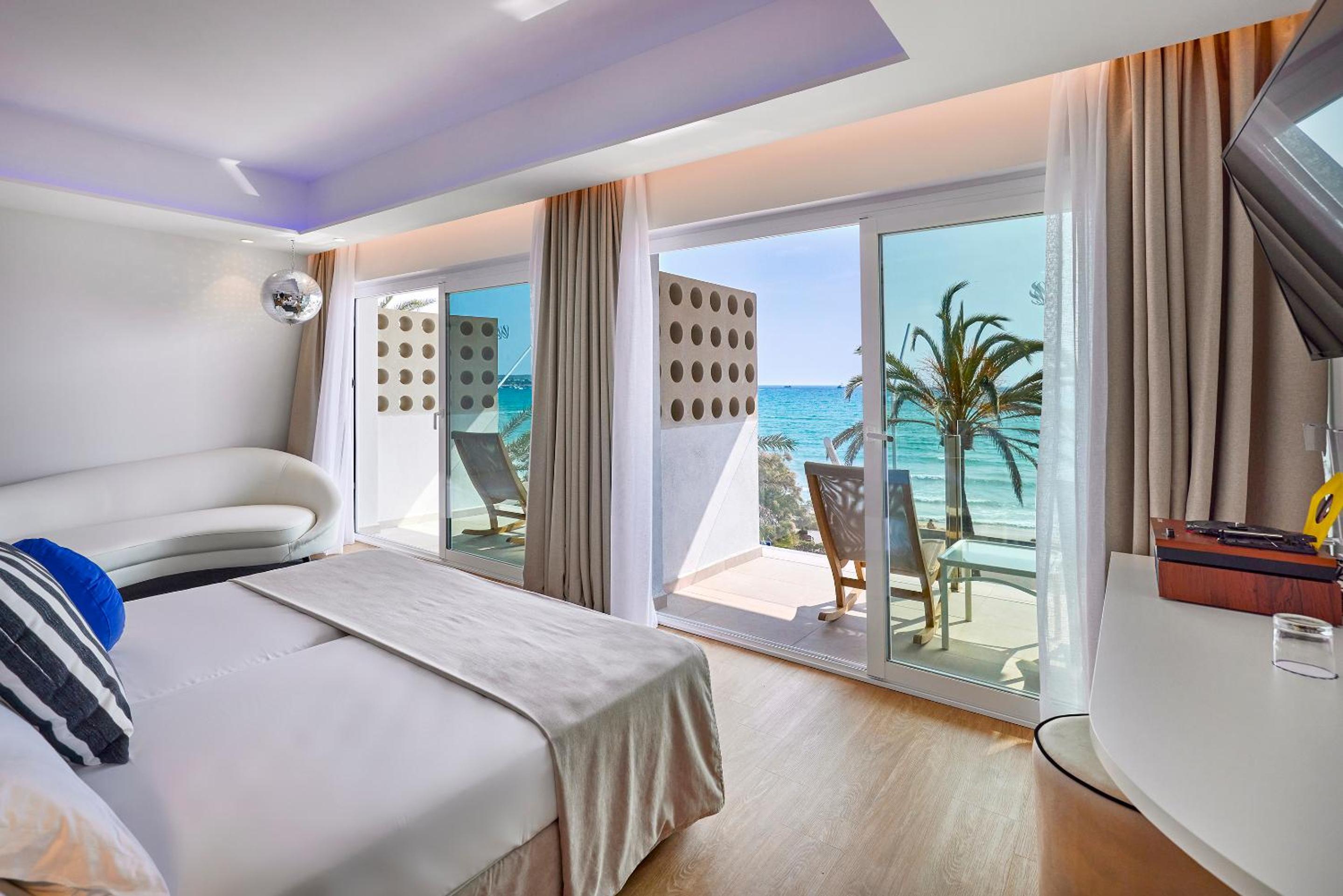 Junior Suite, Twin Beds, Sea Front