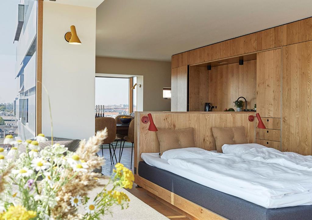 Deluxe, Suite, Middle Floor