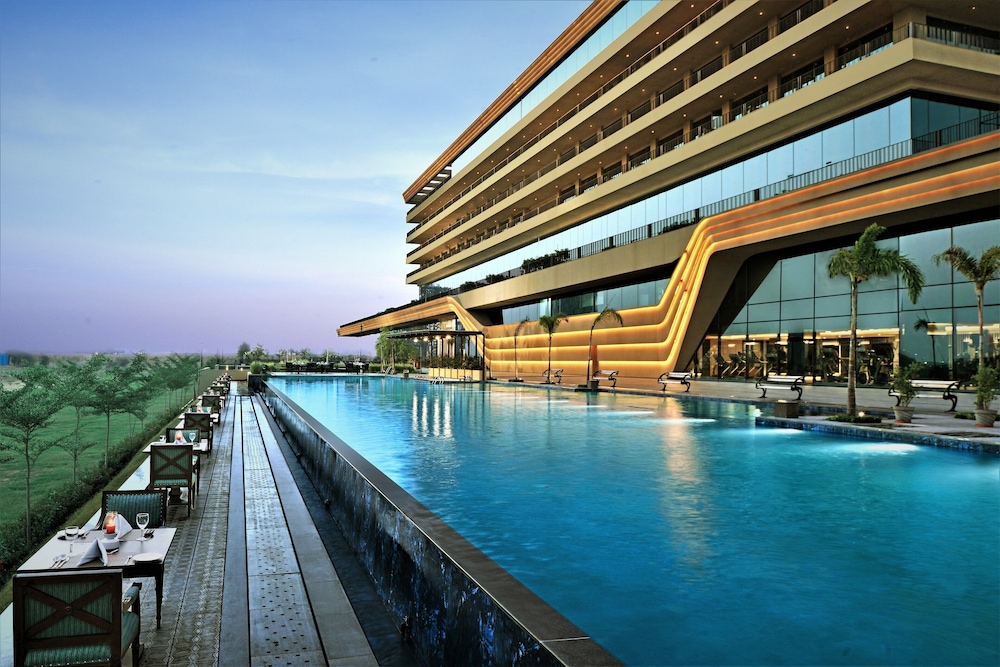 Gift City Club, a member of Radisson Individuals 44/46