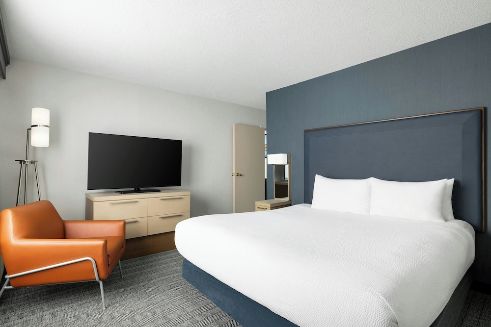 Room at Courtyard by Marriott Concord, CONCORD - NH