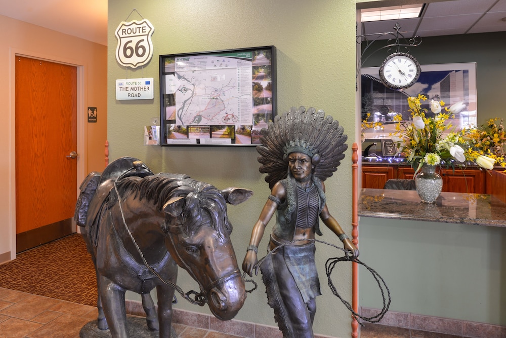 Country Hearth Inn & Suites Edwardsville St. Louis 46/51