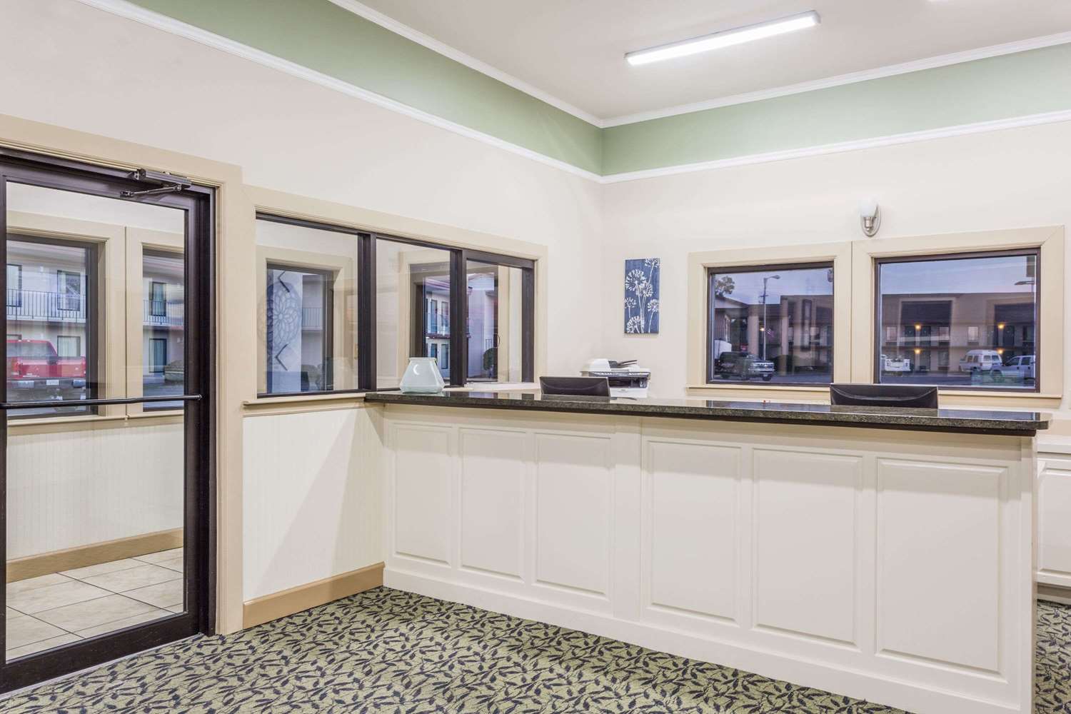 Super 8 By Wyndham Adel 3/10