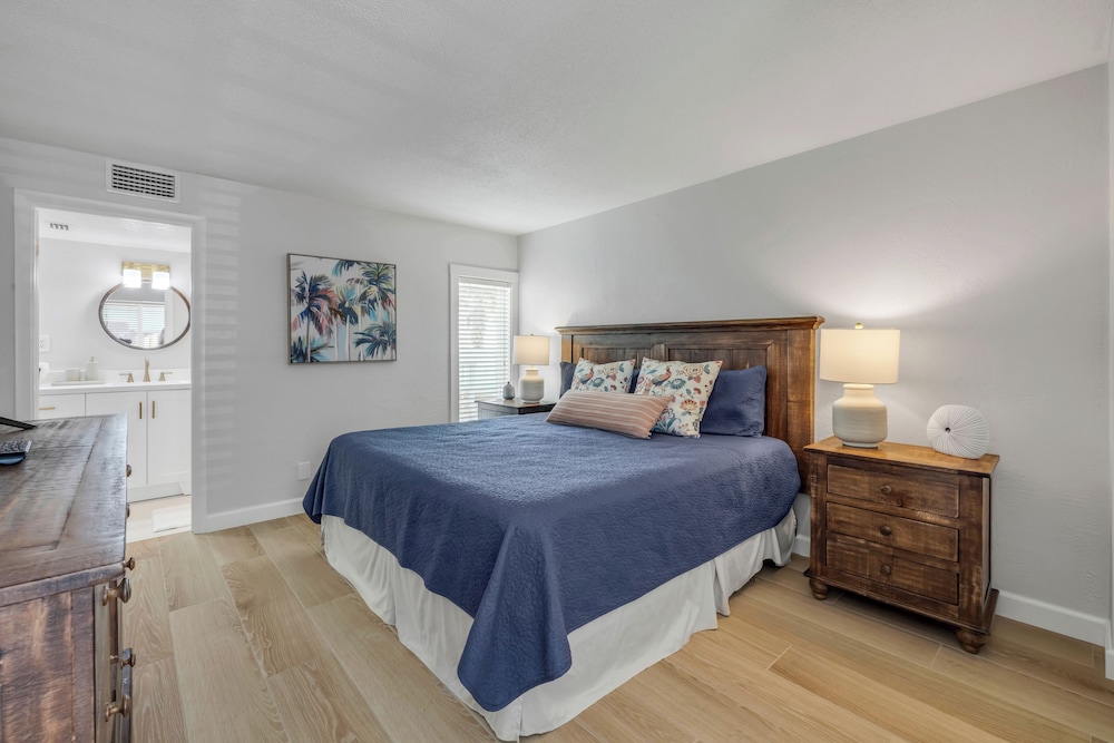 New Smyrna Waves MOD Collection by Sonesta 25/50
