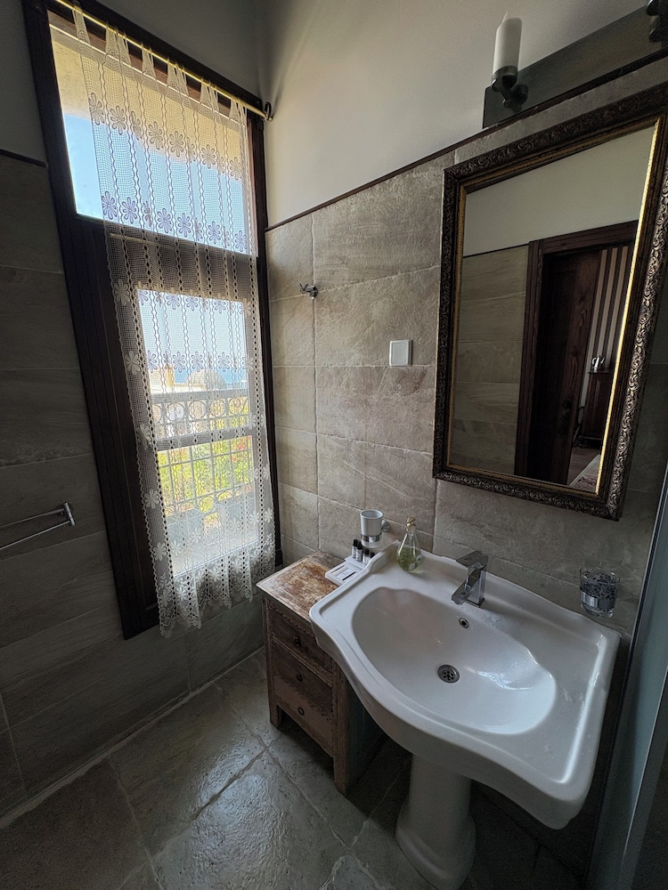 Kyrenia Palace Boutique Hotel 47/50