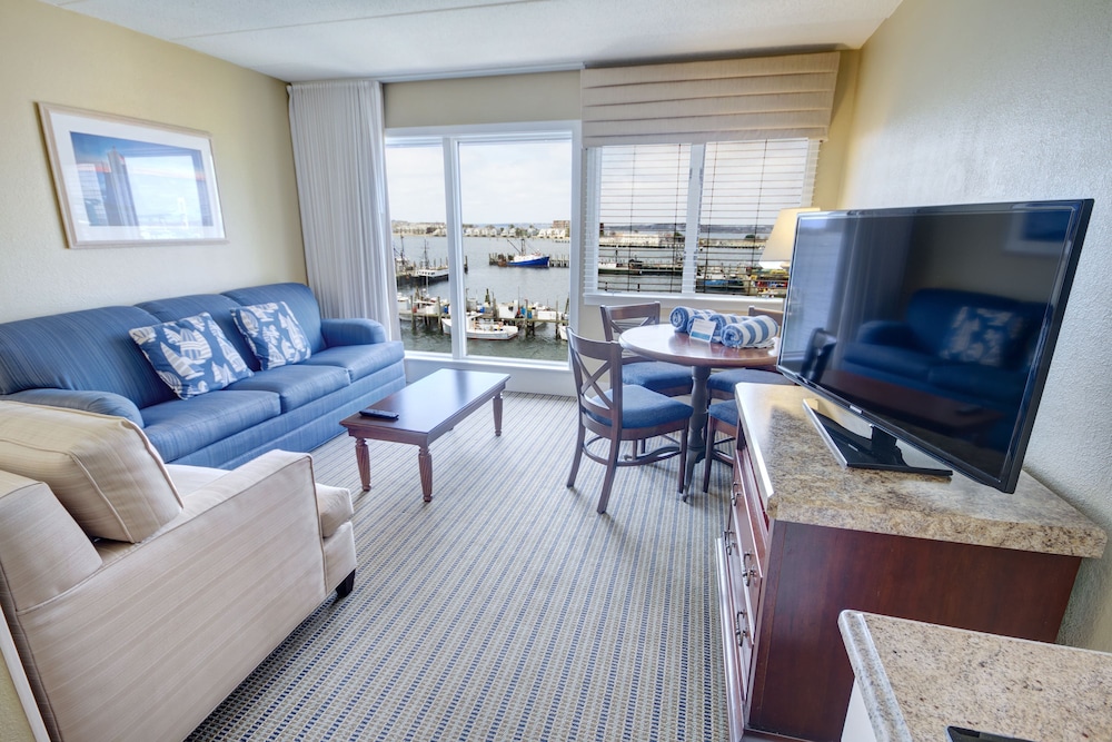 Club Wyndham Inn on Long Wharf 37/64