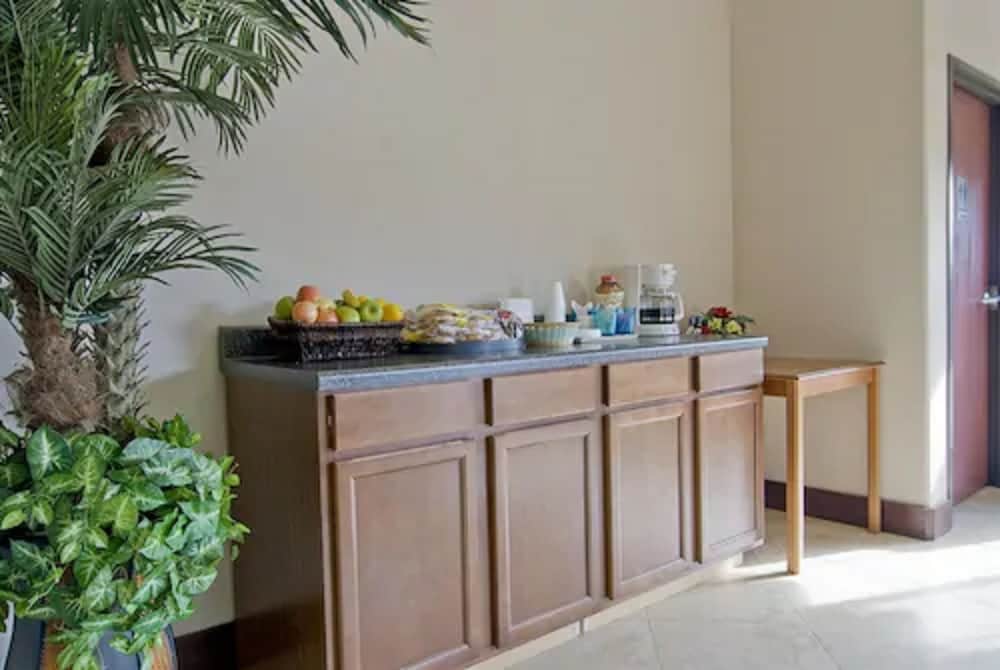 Americas Best Value Inn DeRidder 7/17