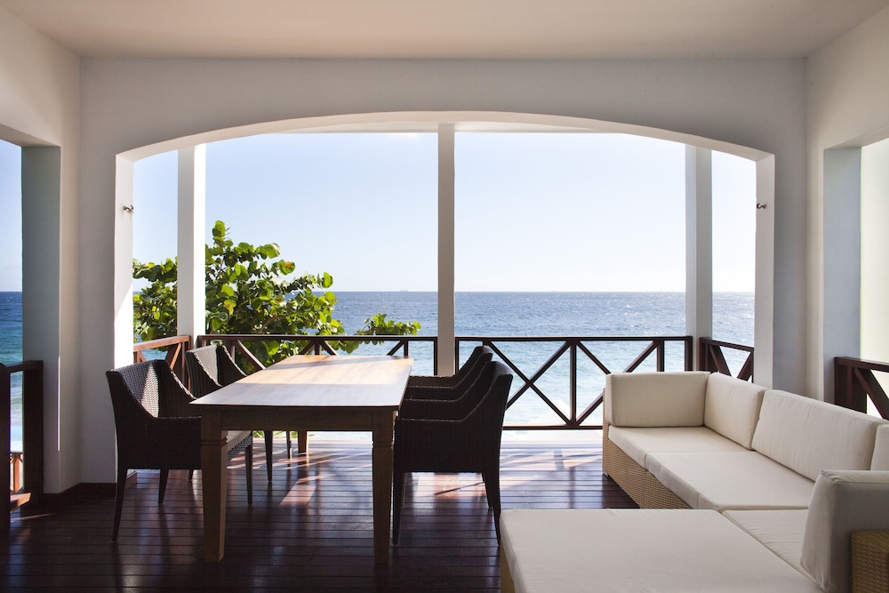 Scuba Lodge & Ocean Suites 55/76