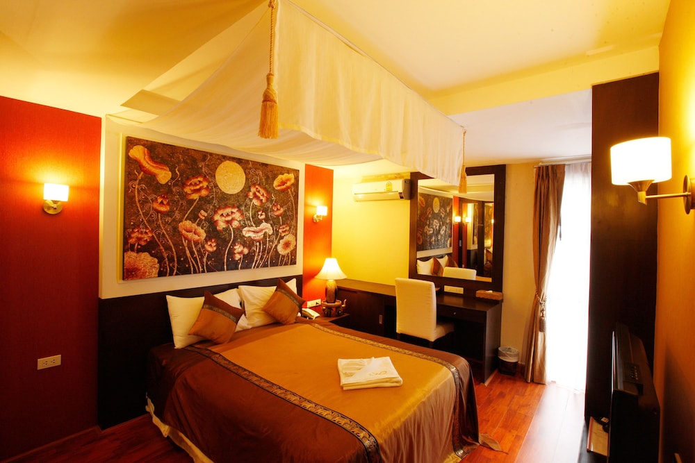 Mirth Sathorn Hotel 15/39