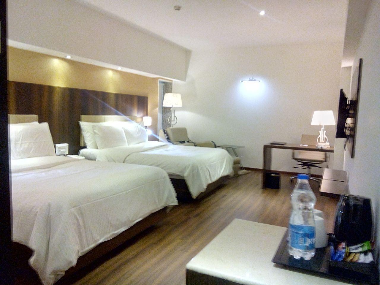 Hollywood, 2 Queen Beds