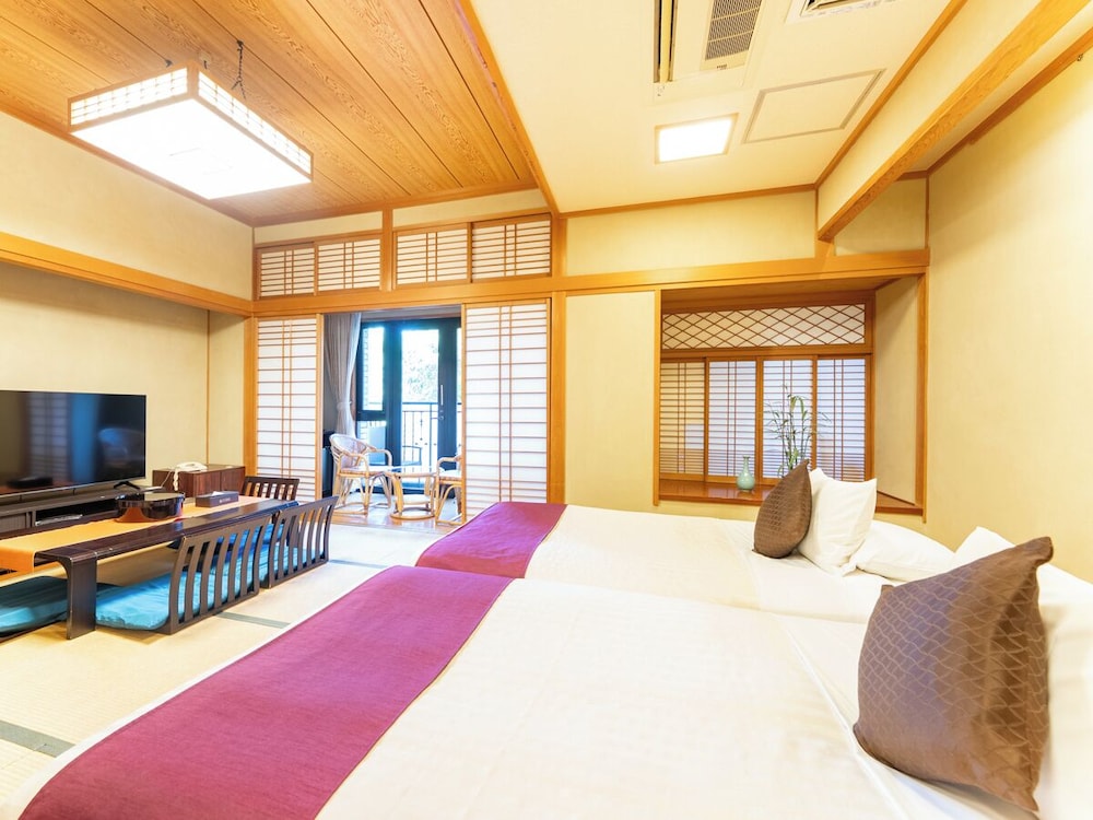 Connecting, Junior Suite, Traditional, Twin Beds, 2 Futon Beds, Outdoor Bath, Terrace، Livemax Resort Jyogasaki-Kaigan 4/7