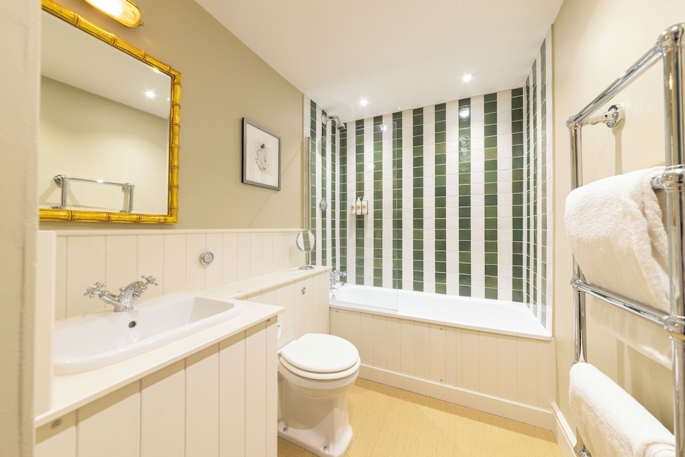 Heritage, King Bed، Barnsdale Lodge Hotel And Restaurant 2/4