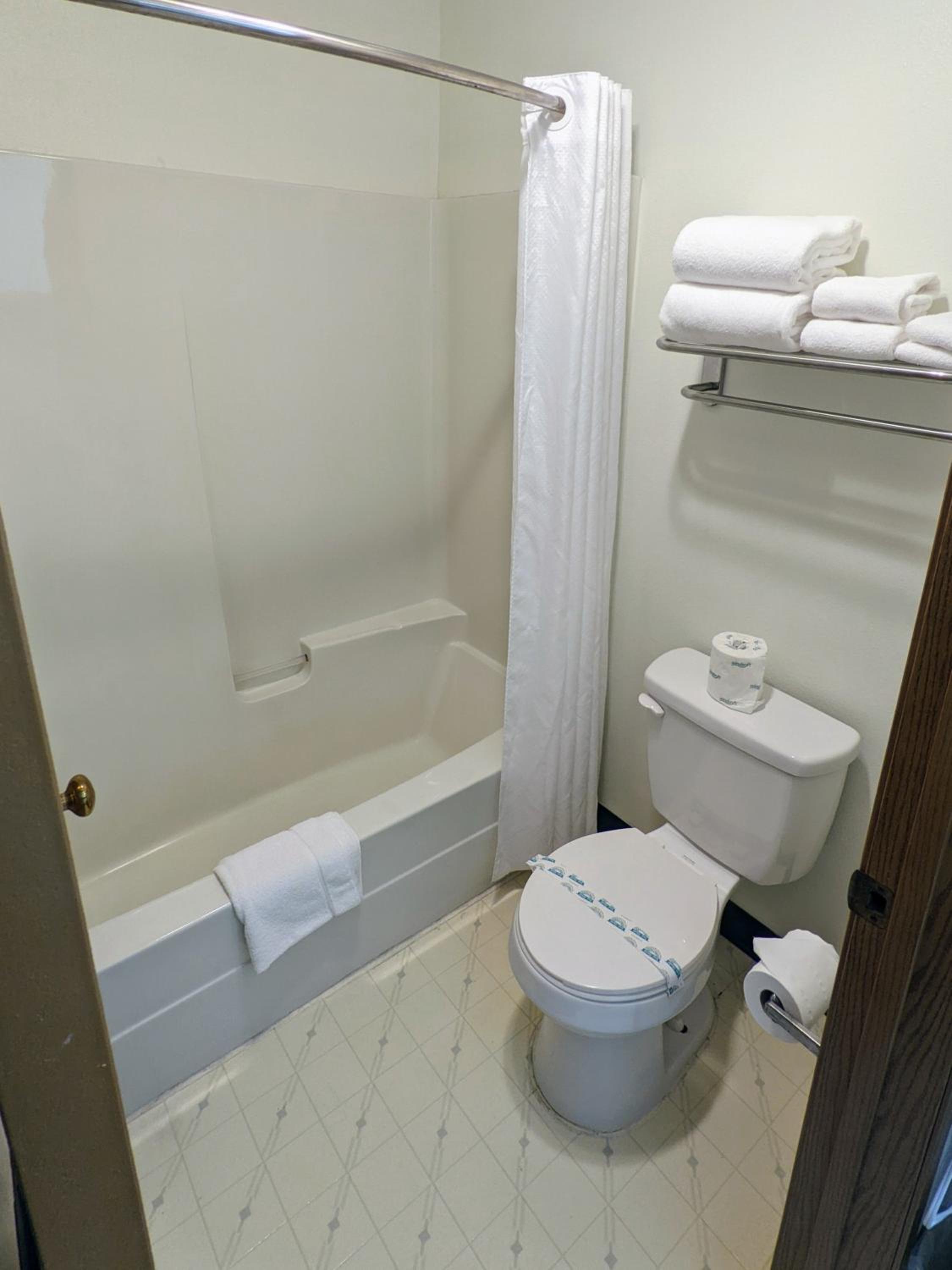 غرفة بسرير كوين، Fairground Inn Monroe WA 6/10