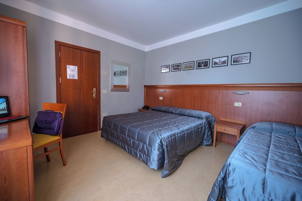 Hotel Moderno Assisi 12/50
