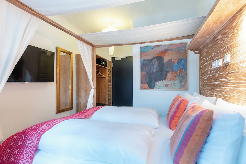 Economy, Queen Bed, ALTBERLIN 5/7