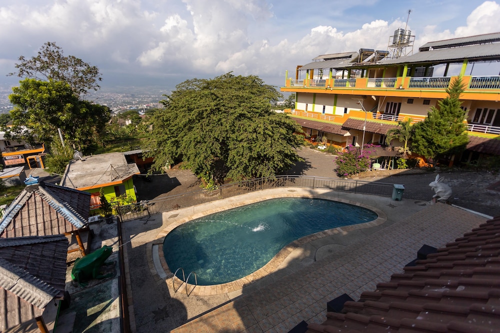 Villa Panderman Indah 59/64