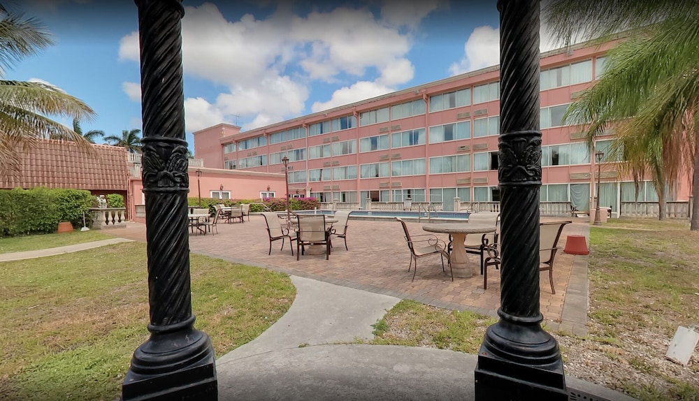 Miami Gardens Inn and Suites 28/30