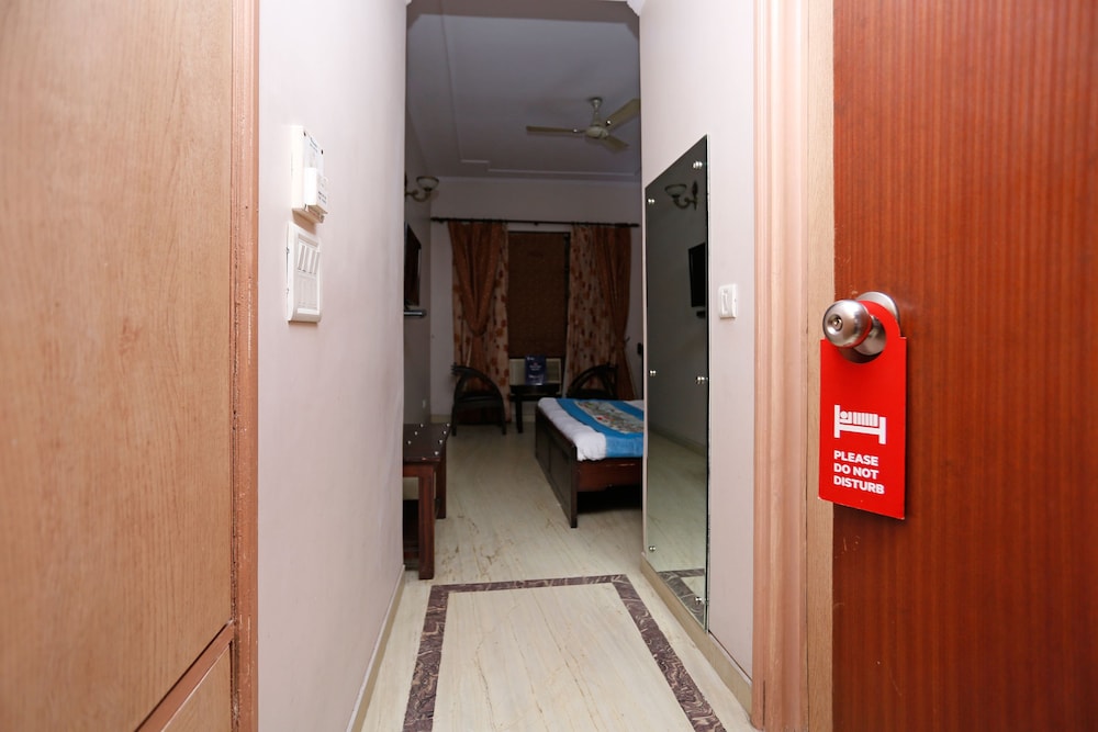 Oyo Rooms 760 Karol Bagh Metro Station 34/50