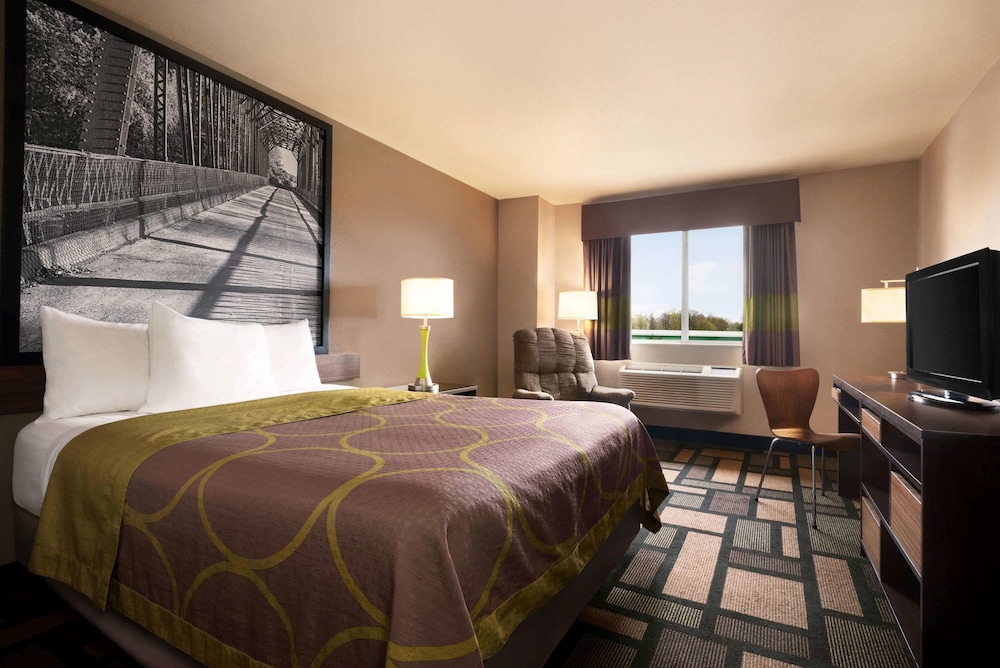 Super 8 by Wyndham Akron S/Green/Uniontown OH 14/57