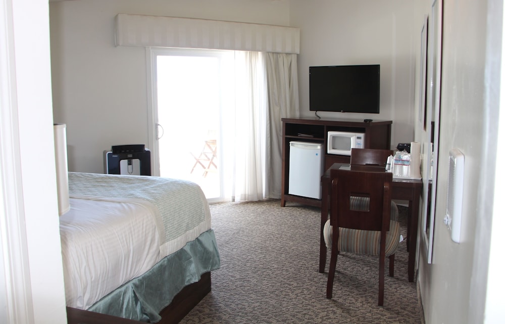 Capri Laguna Inn On the Beach 13/75