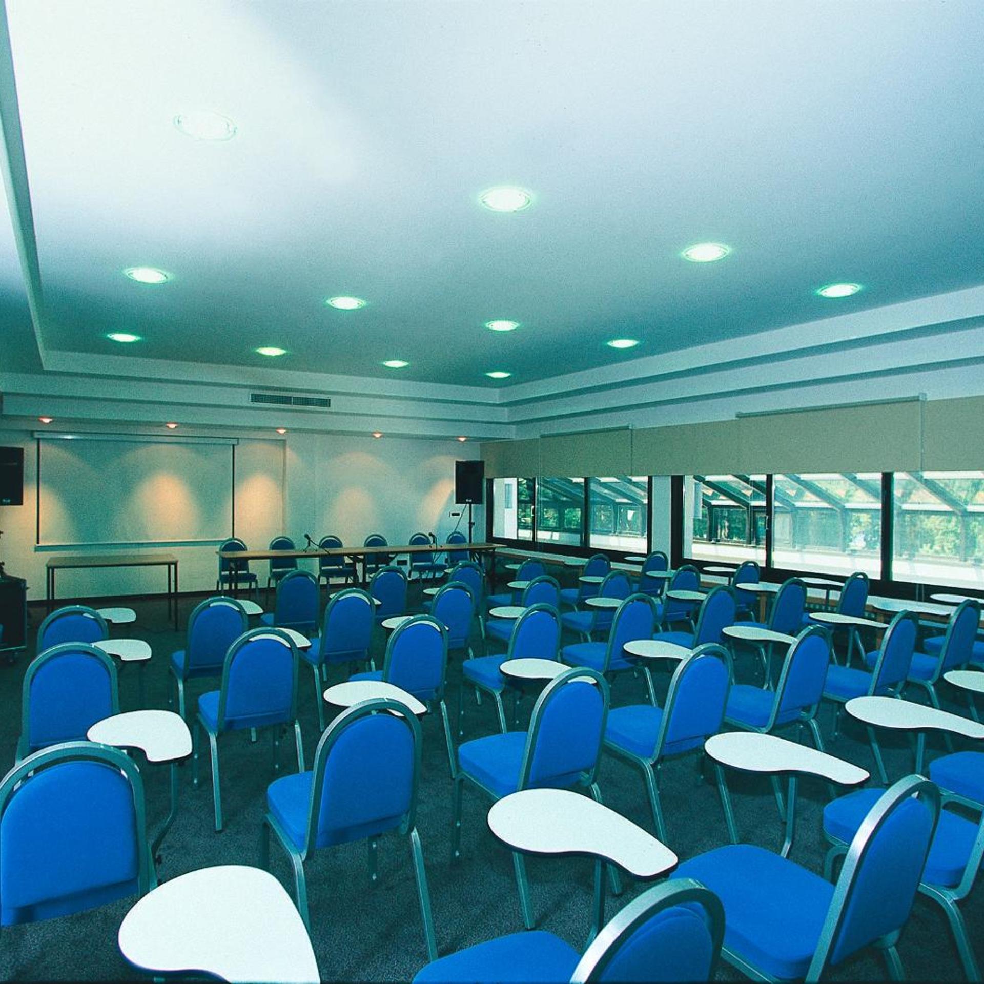 Flores Hotel 48/57