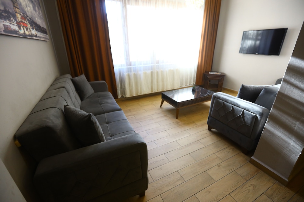 Zendy Suite Hotel 60/88
