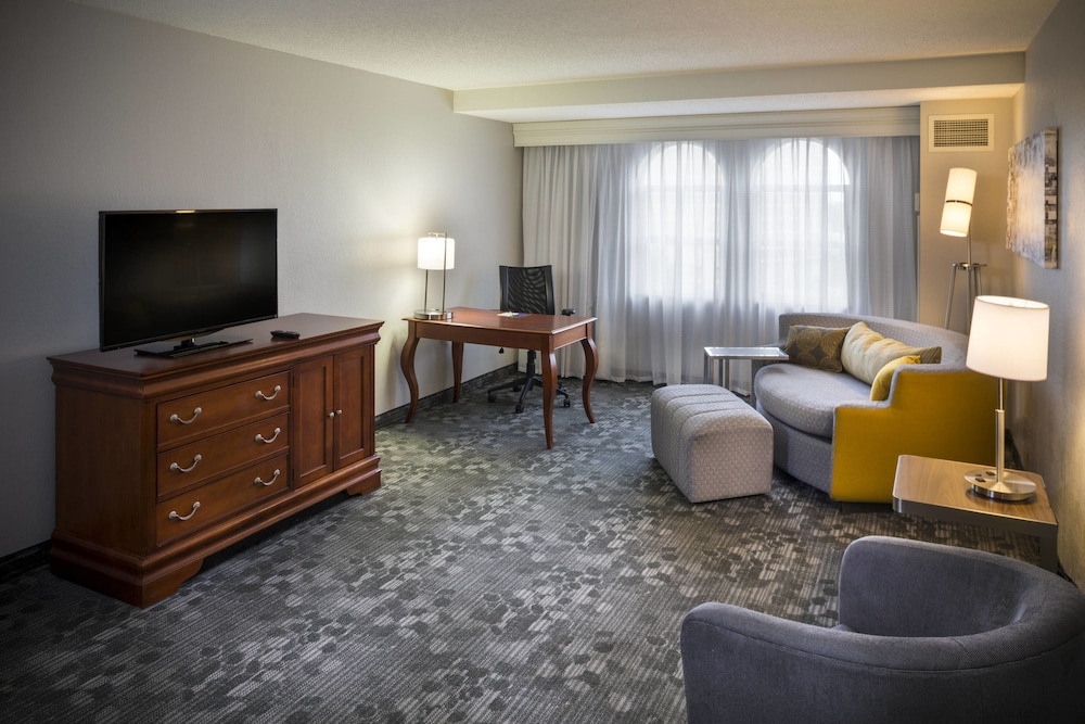 Courtyard by Marriott Norfolk Downtown 25/44