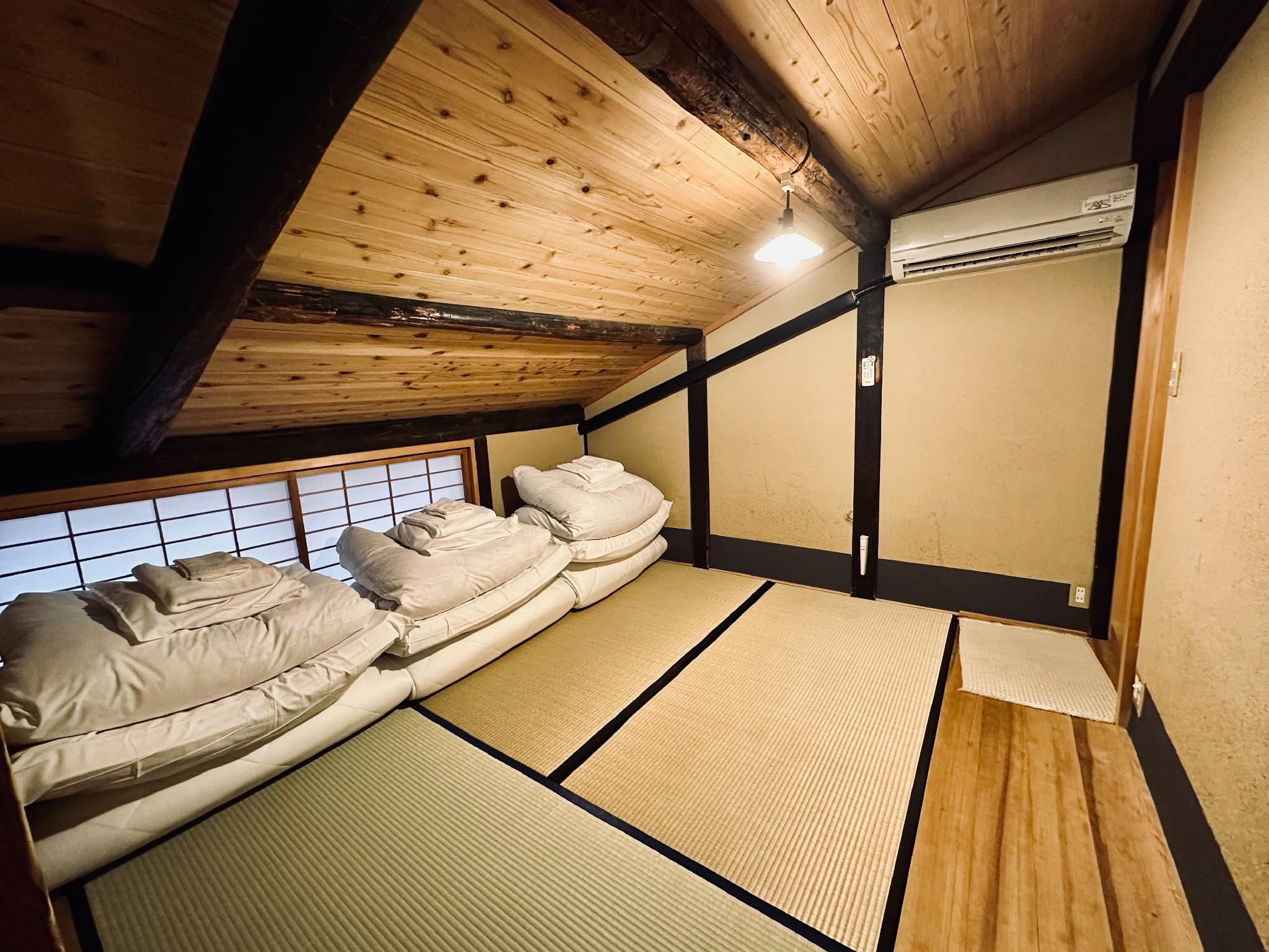 ROOM, TRIPLE, PRIVATE BATHROOM
