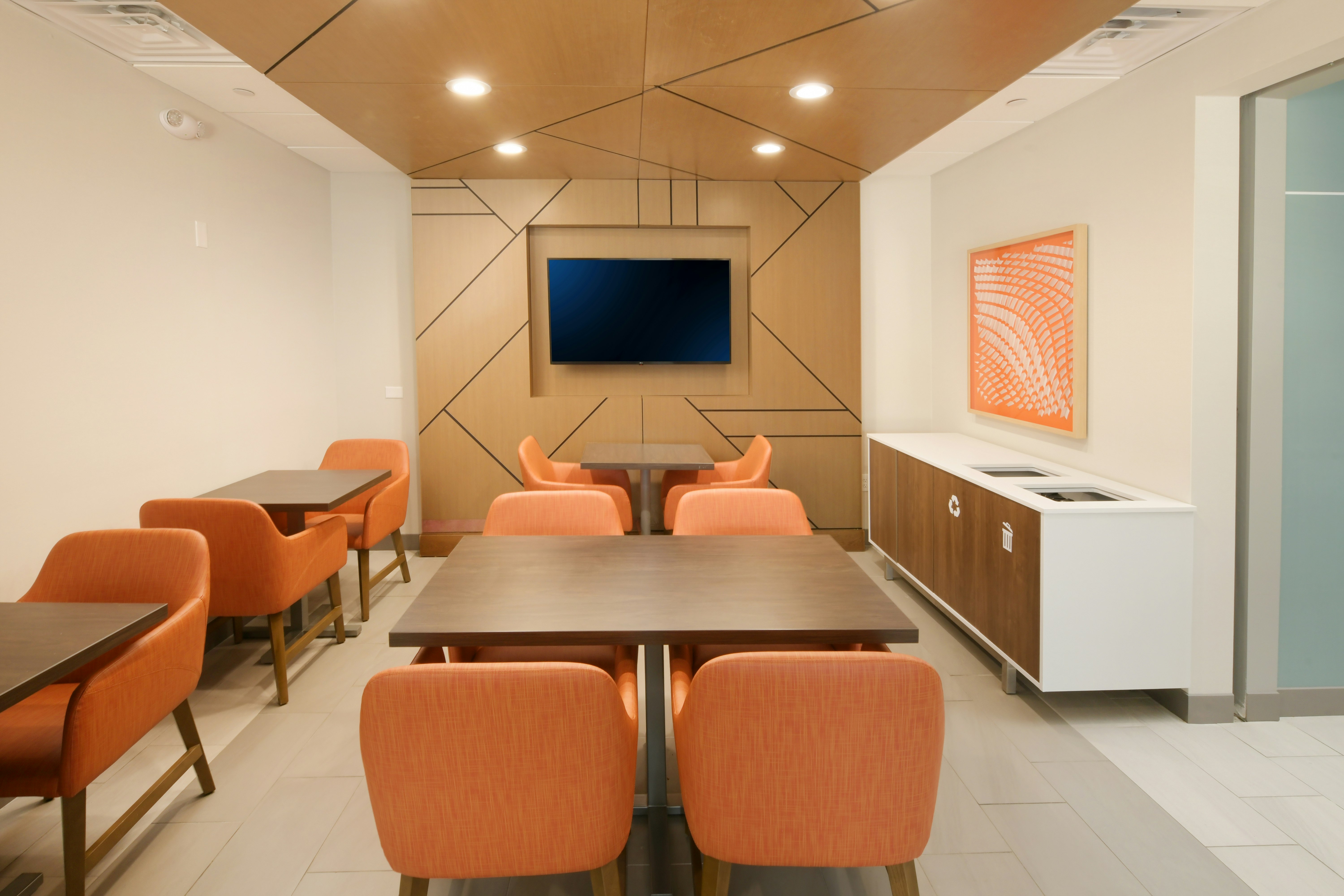Holiday Inn Express and Suites Williamstown - Glassboro, an IHG Hotel (ex. Best Western Monroe Inn) 60/62
