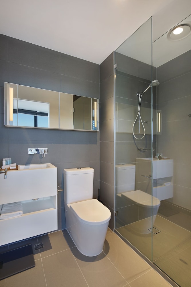 The Canvas Apartment Hotel 32/33