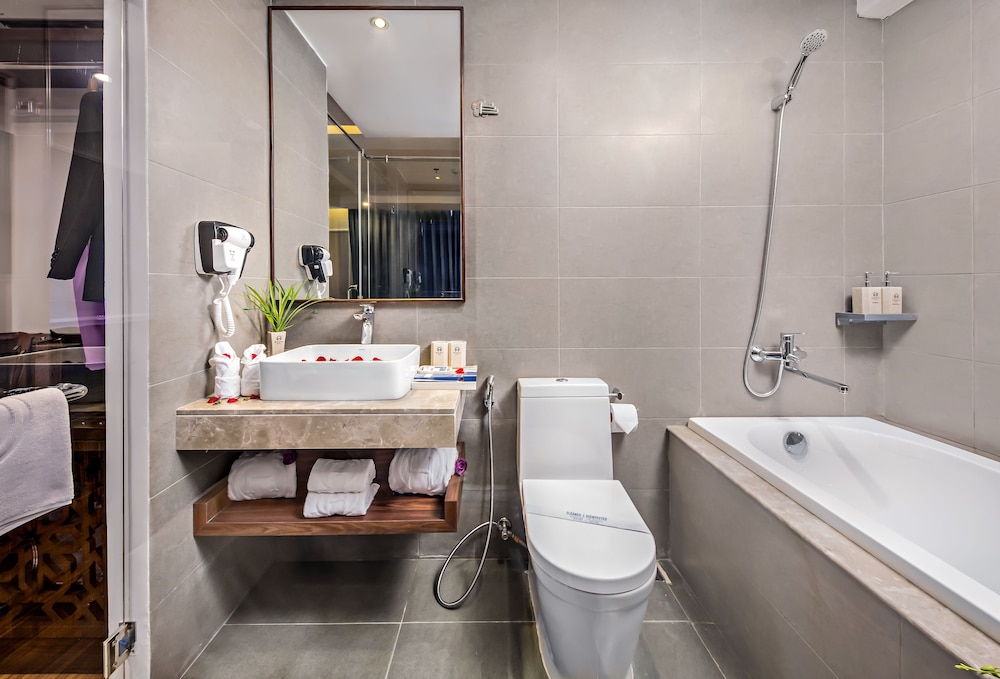 Halina Hotel & Apartment 44/48