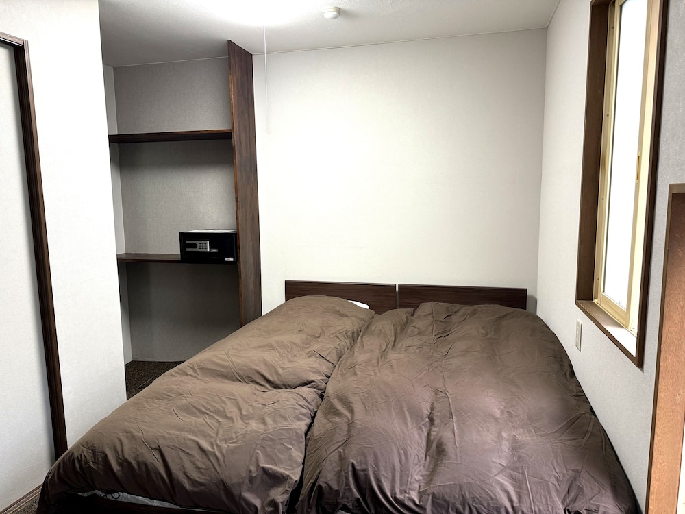 Room, Twin Beds, Shared Bathroom, No Parking