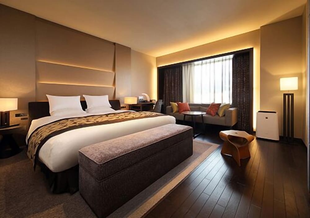 Premier, King Bed, Concierge Floor