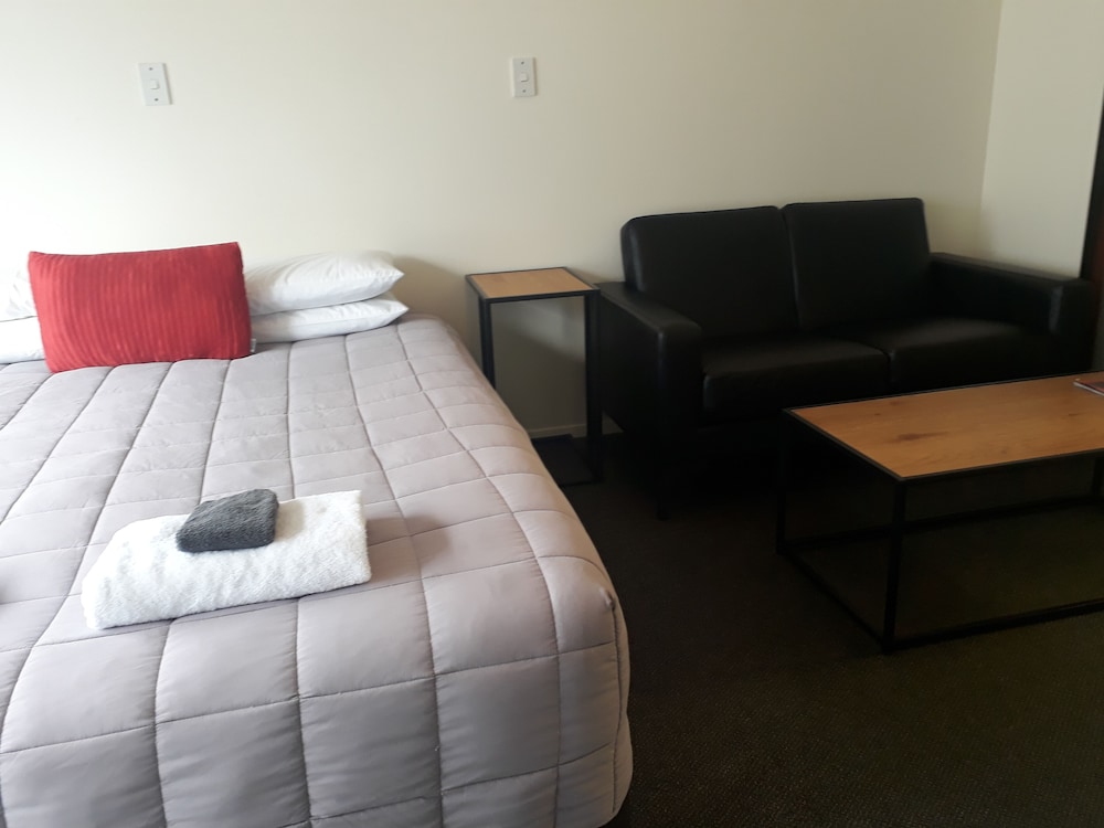 Homestead Lodge Motel 35/50