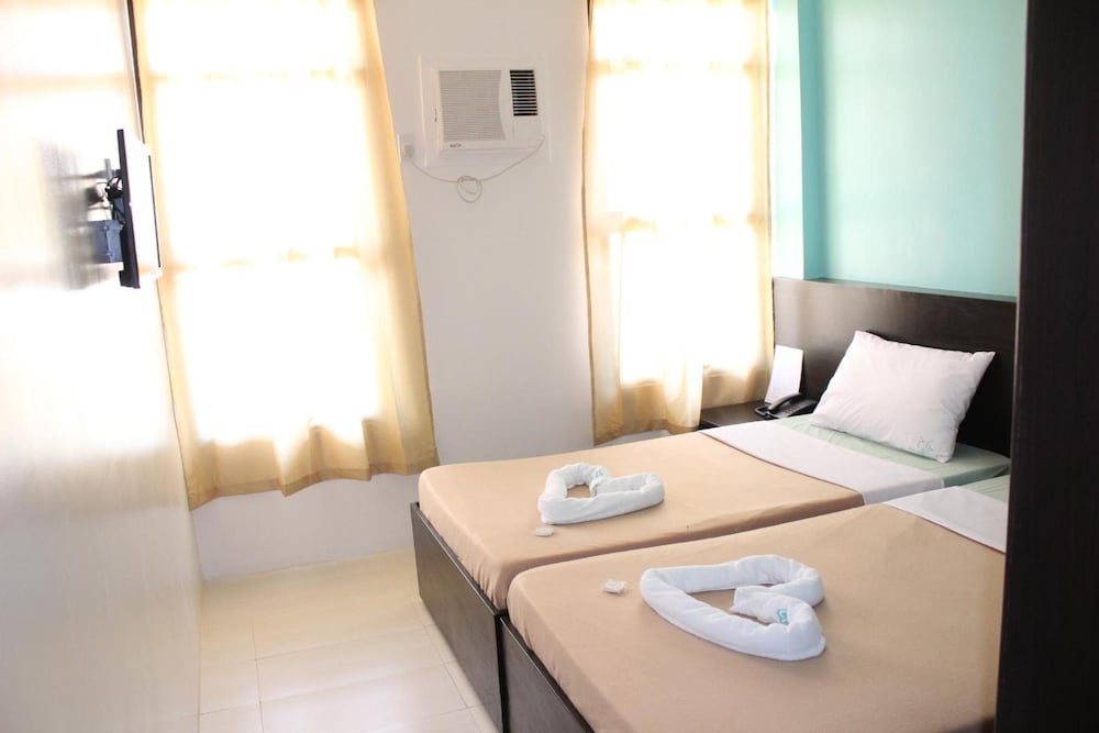 Coron Visitors Hotel 57/69