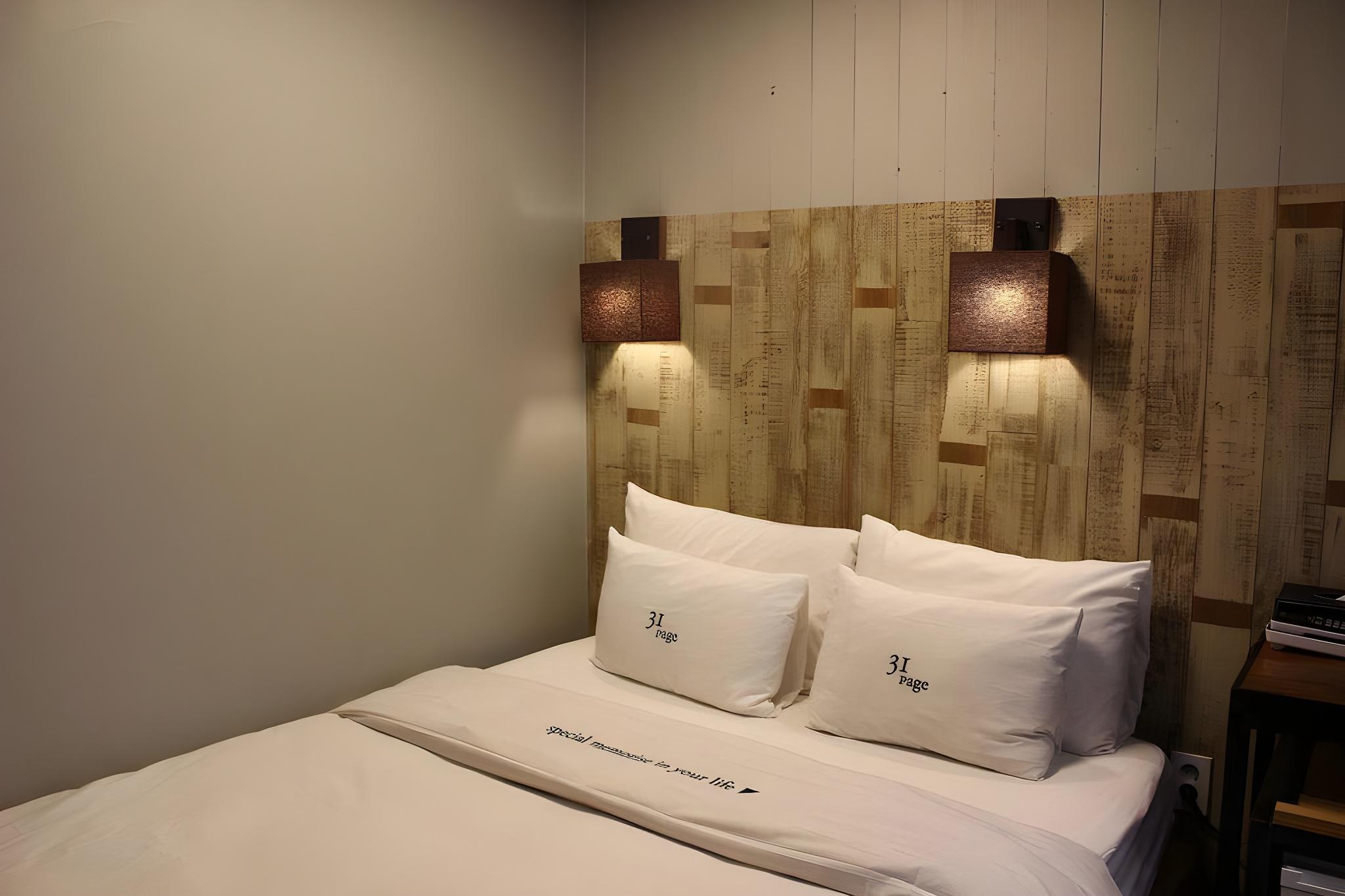 Standard, Double Bed, Rail View, Bathtub